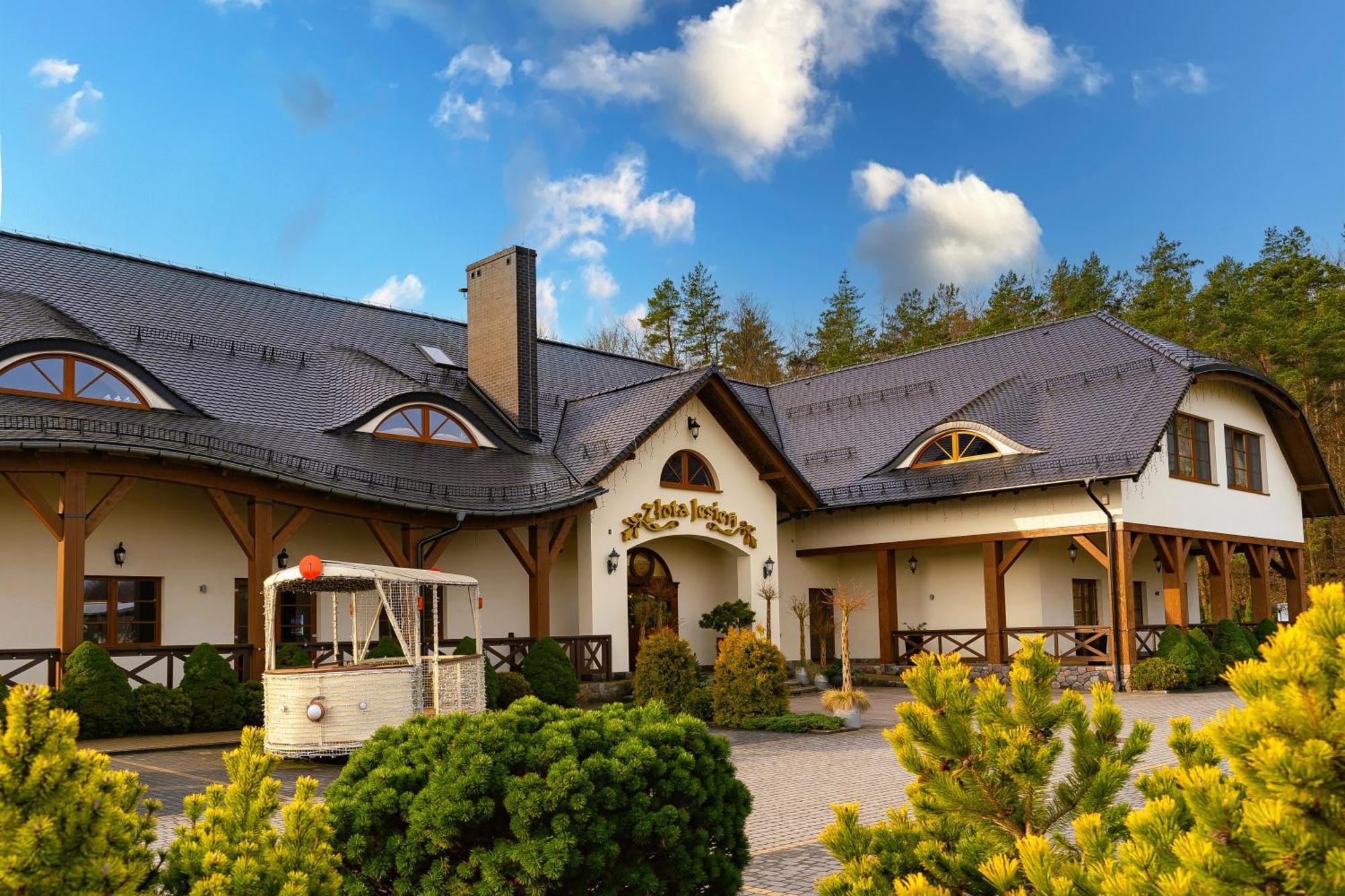 Zlota Jesien Restauracja I Noclegi Nad Jeziorem Kartuzy Luaran gambar