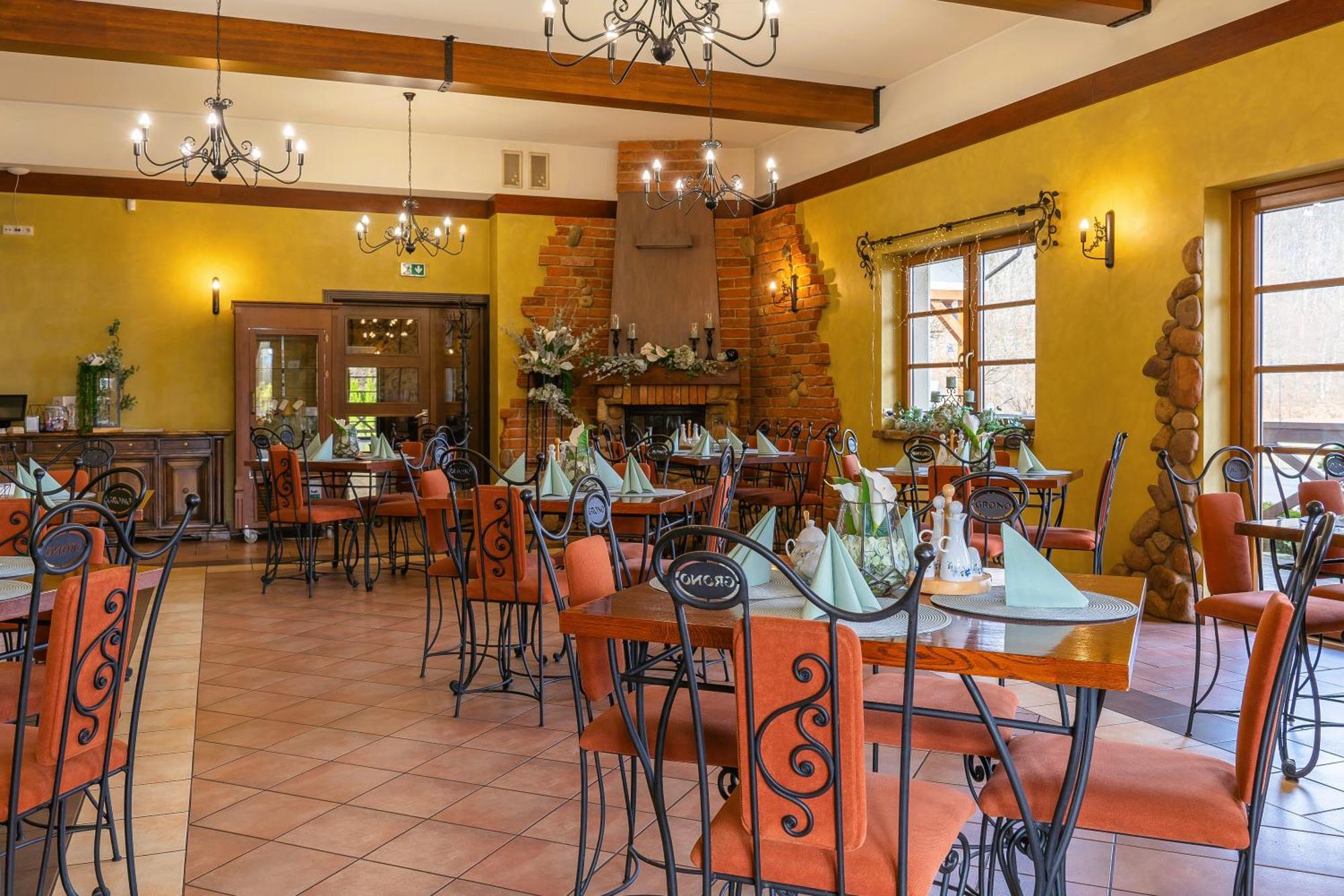 Zlota Jesien Restauracja I Noclegi Nad Jeziorem Kartuzy Luaran gambar